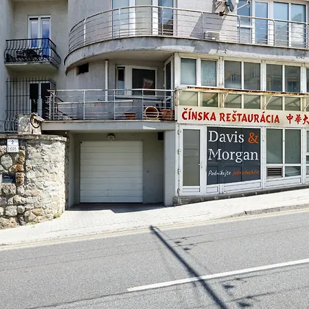 Matteo - Modern With Free Parking *