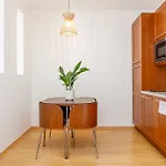 Matteo - Modern With Free Parking براتسيلافا