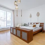 Matteo - Modern With Free Parking براتسيلافا
