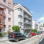 شقة Matteo - Modern With Free Parking براتسيلافا