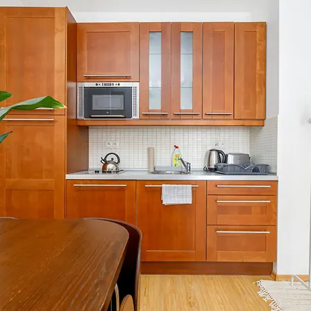 Matteo - Modern With Free Parking Apartment *