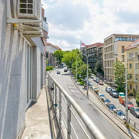 Matteo - Modern With Free Parking Apartment Pressburg