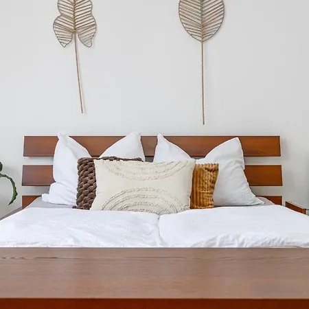 Matteo - Modern With Free Parking * Bratislava