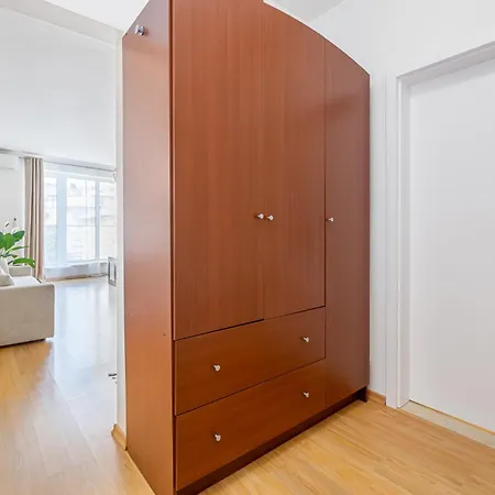 Matteo - Modern With Free Parking Apartmán