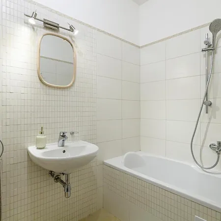 Matteo - Modern With Free Parking